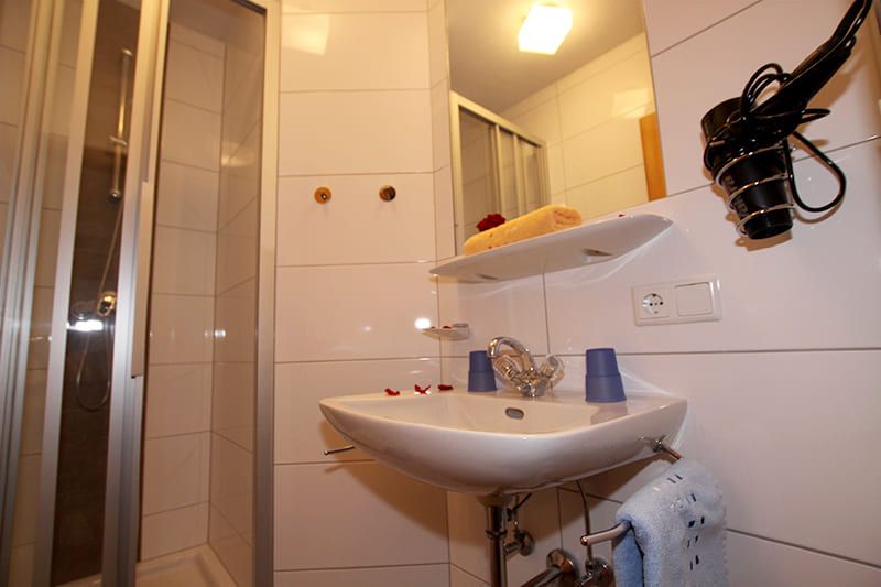 Appartement mit Badezimmer und Dusche Haus Jung Nauders